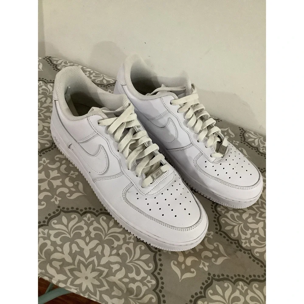 Nike Air Force 1 07  Size 10 .5 Men Casual Lifestyle Shoes Sneakers CW2288-111